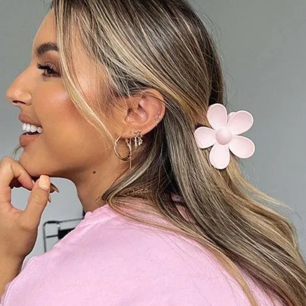 ♥️ FREE with any purchase 🙏🏽 NWT ⚜️🌸⚜️ Flower hair claw clip